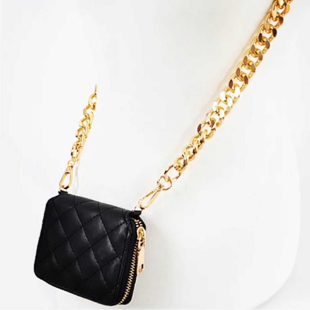 Iconic Cute Quilted Wallet W/oversized Chain